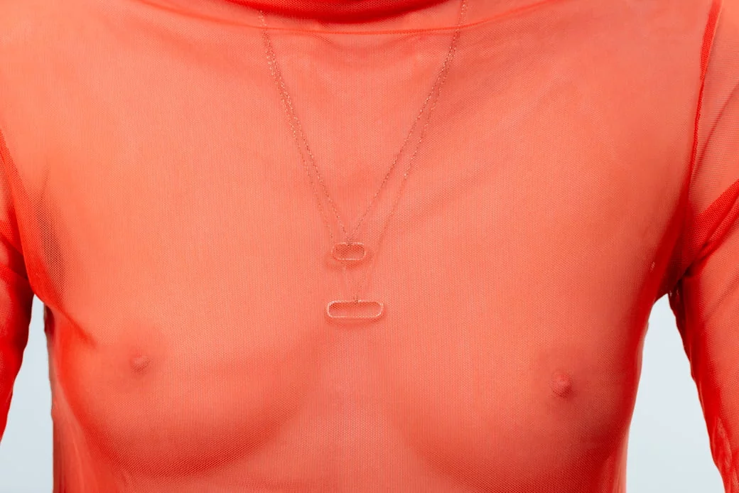 Collier Adel petit et grand modèle en argent Fairmined sur modèle