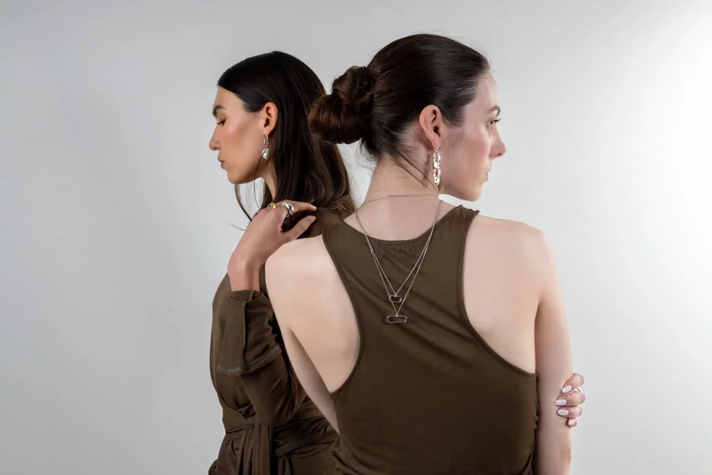Bijoux éthique Fairmined Mona Margaux deux femmes