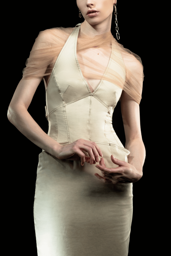 Femme avec bijoux mona margaux en argent fairmined