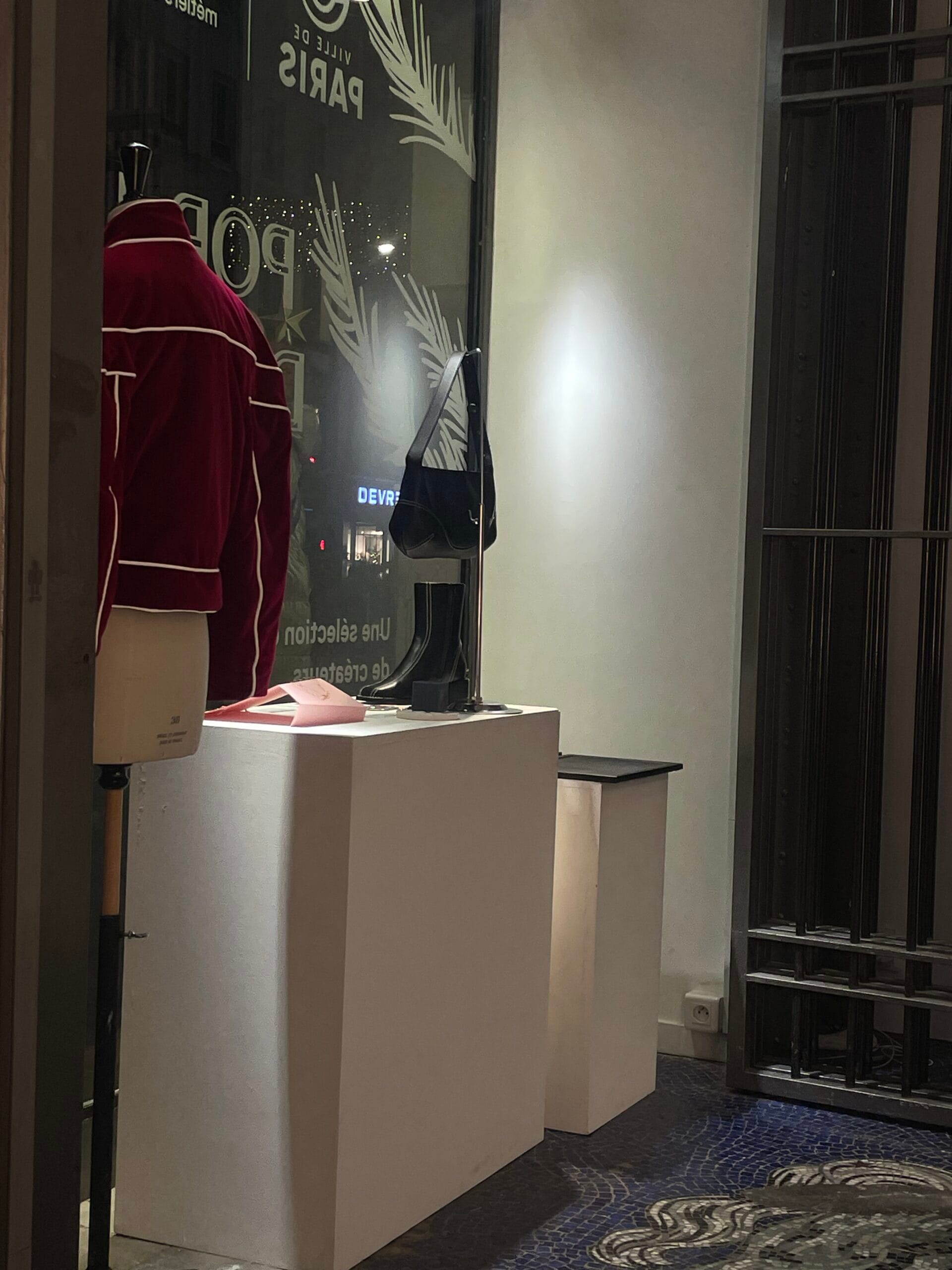 Présentation exposition de bijouterie joaillerie au Bureau du design de la mode et des métiers d'art