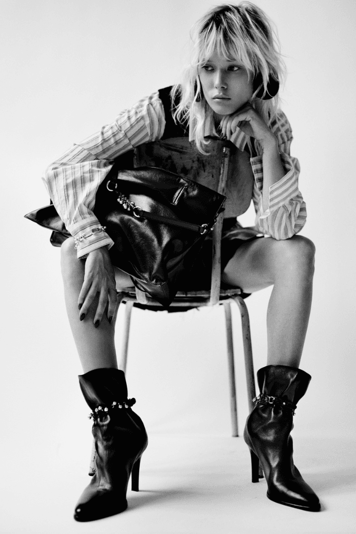 femme de face avec bijoux mona margaux en argent fairmined