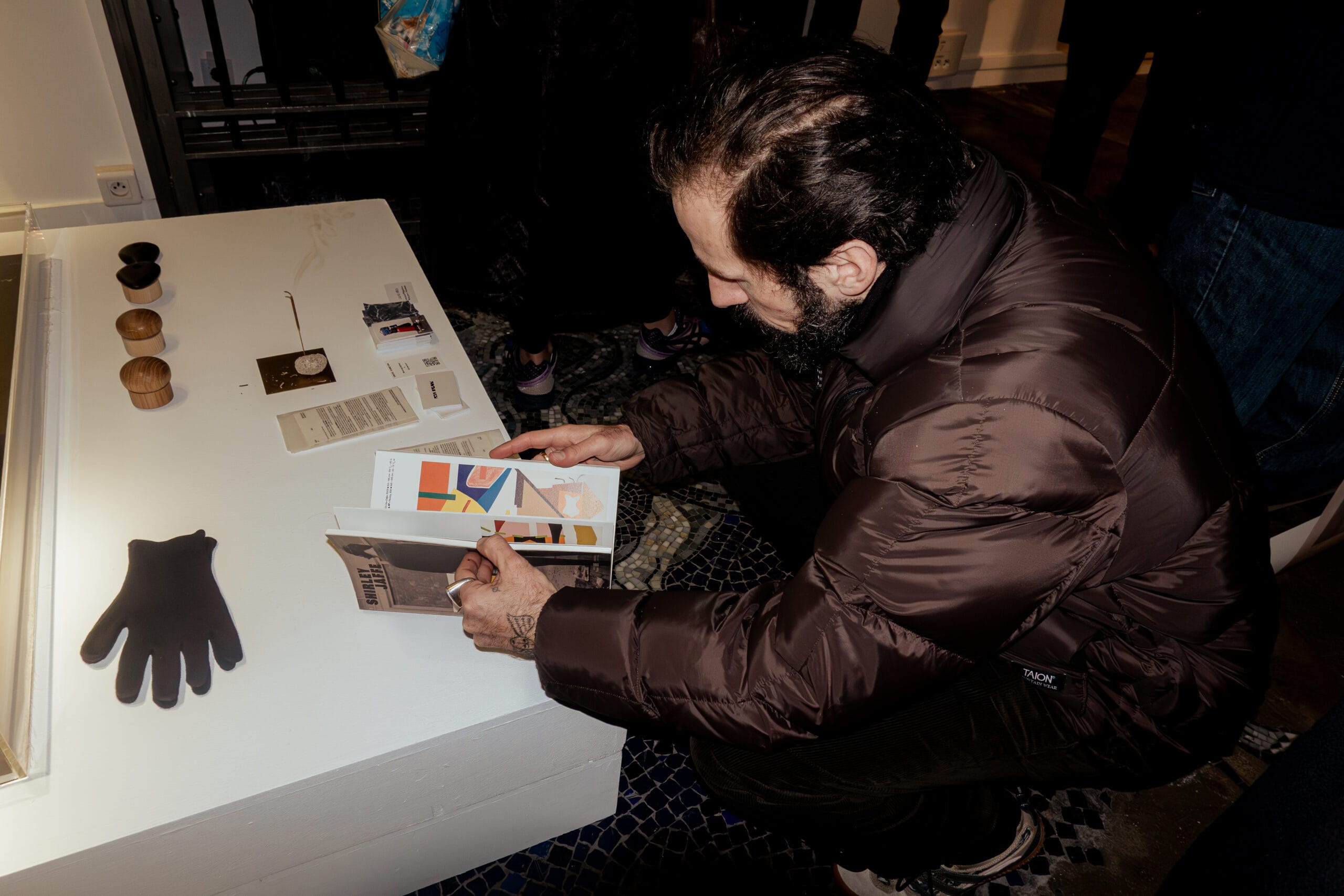 deux femmes avec bijoux en argent et or labelisé fairmined