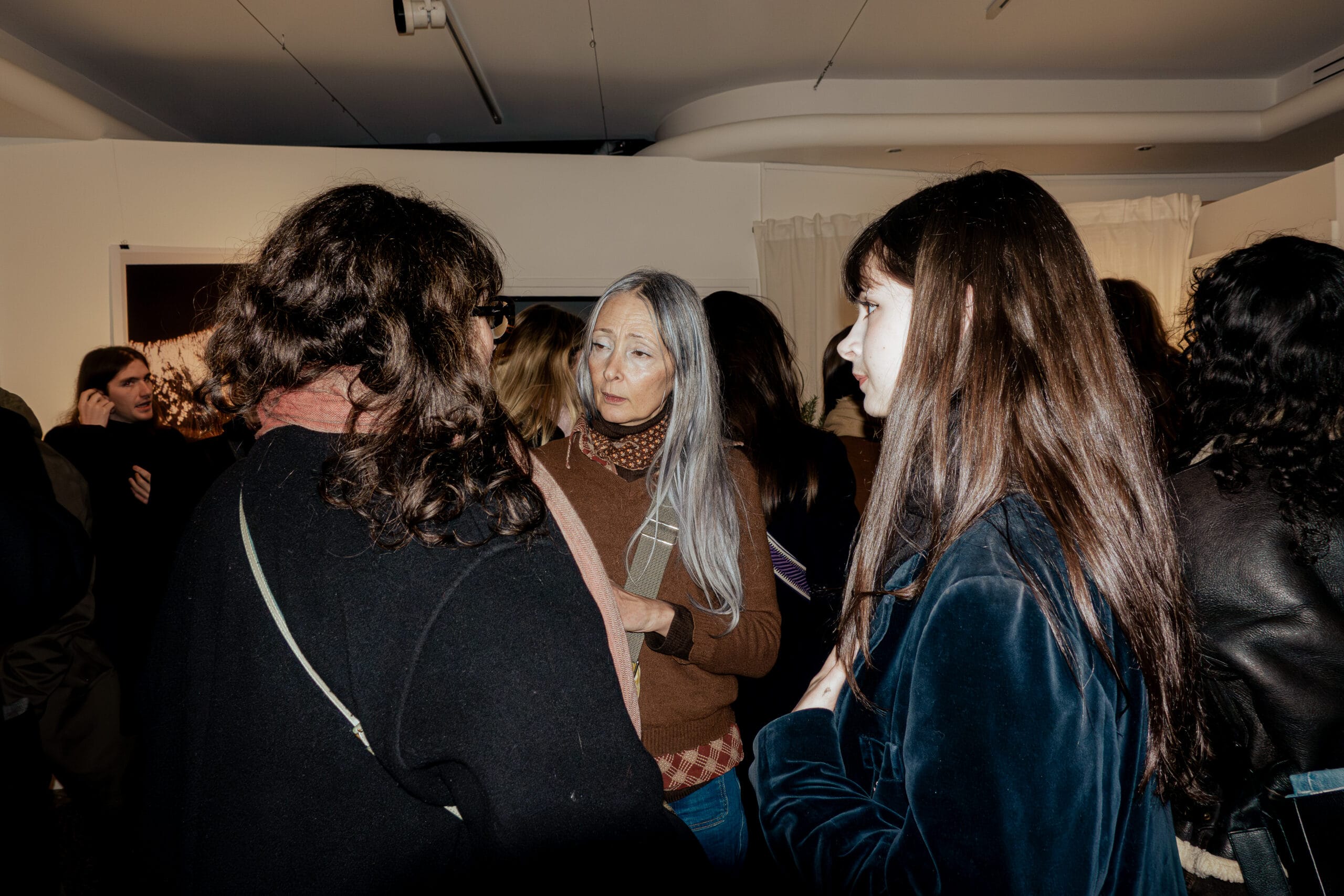 deux femmes avec bijoux en argent et or labelisé fairmined