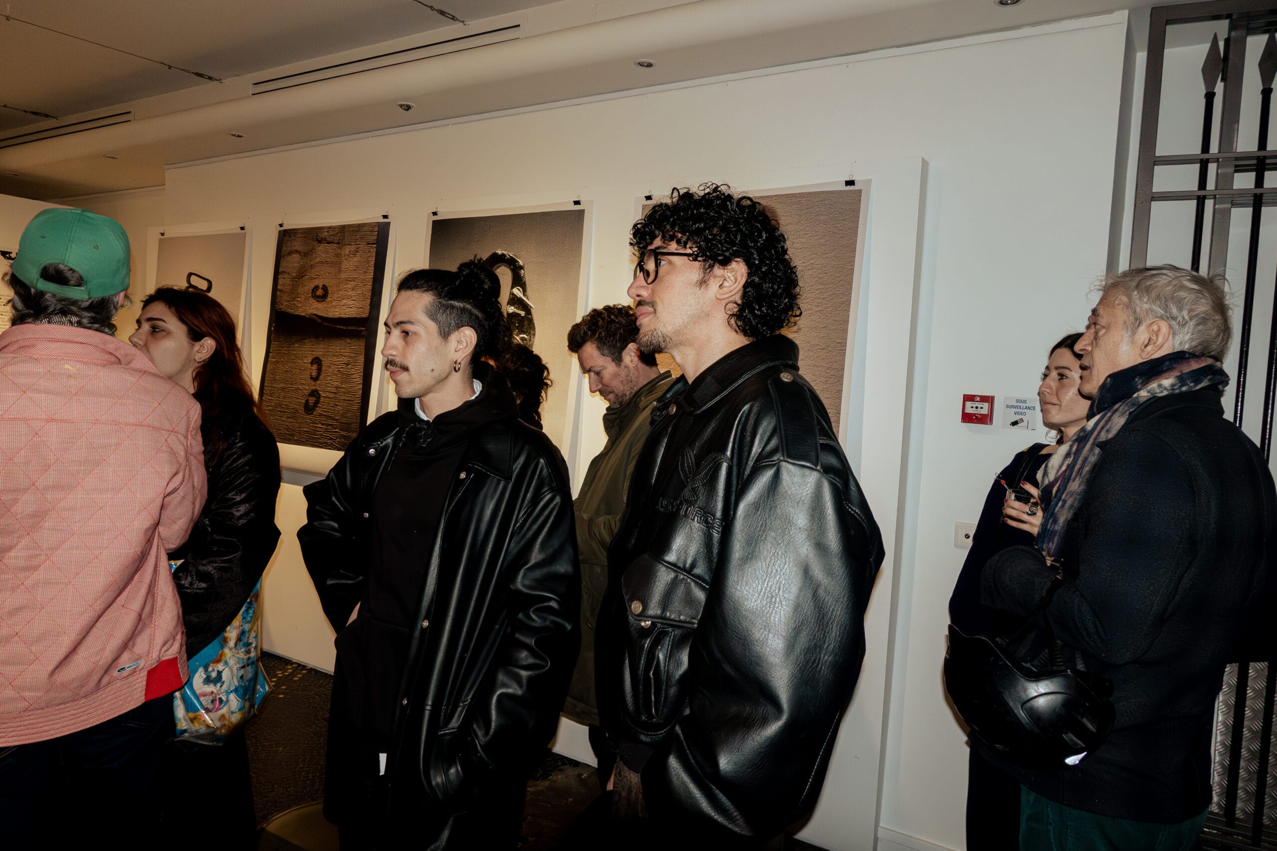 deux femmes avec bijoux en argent et or labelisé fairmined