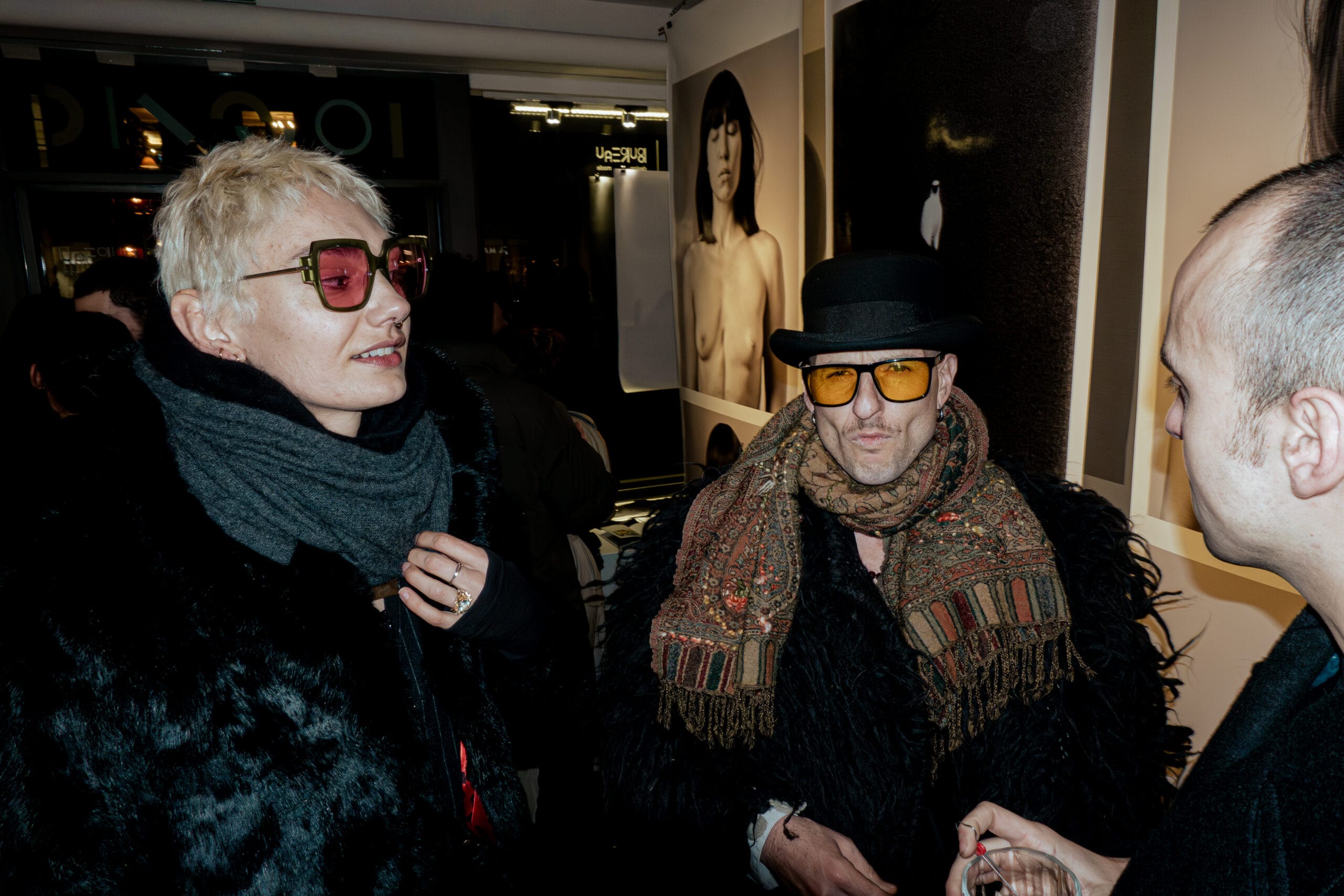 deux femmes avec bijoux en argent et or labelisé fairmined