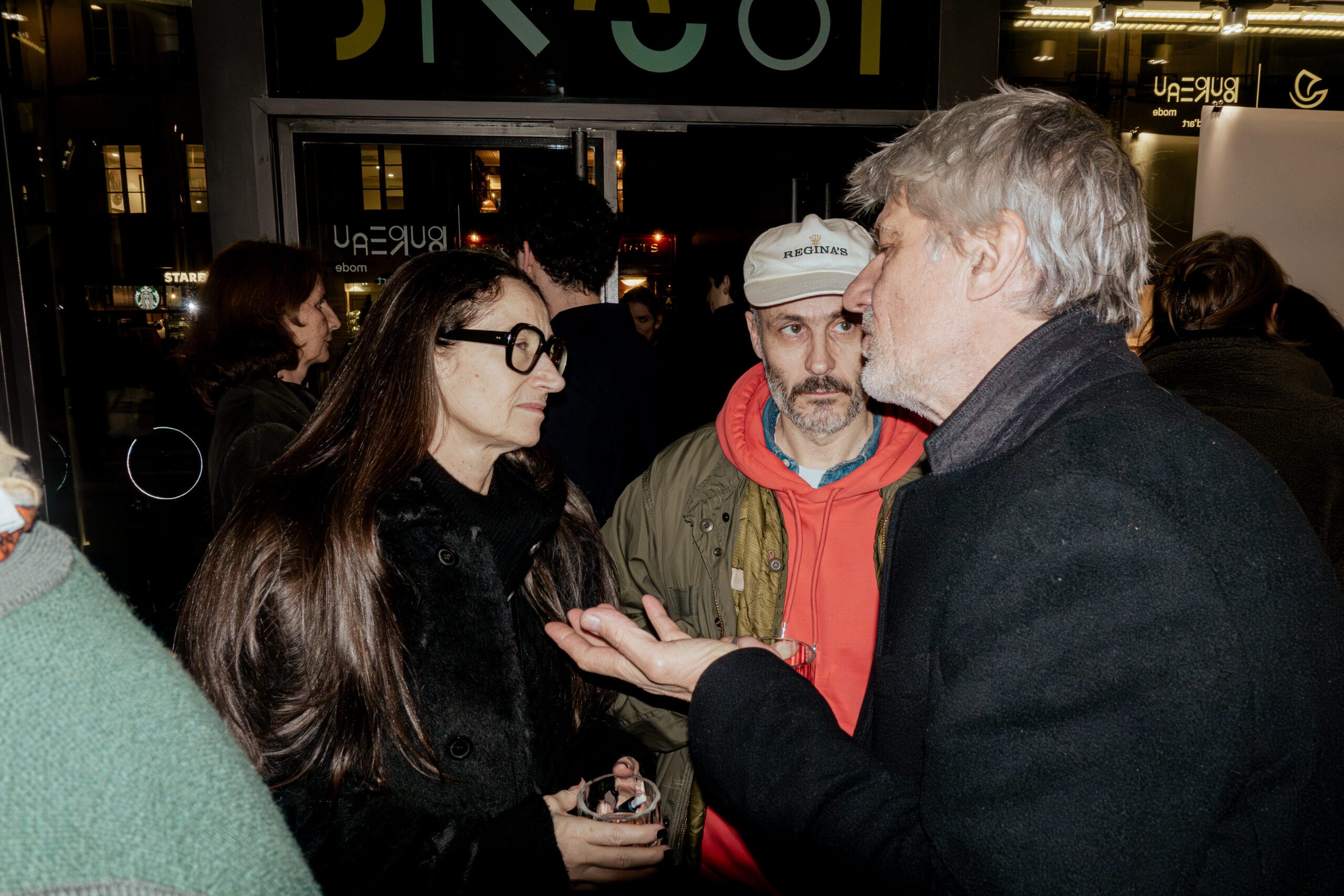 deux femmes avec bijoux en argent et or labelisé fairmined