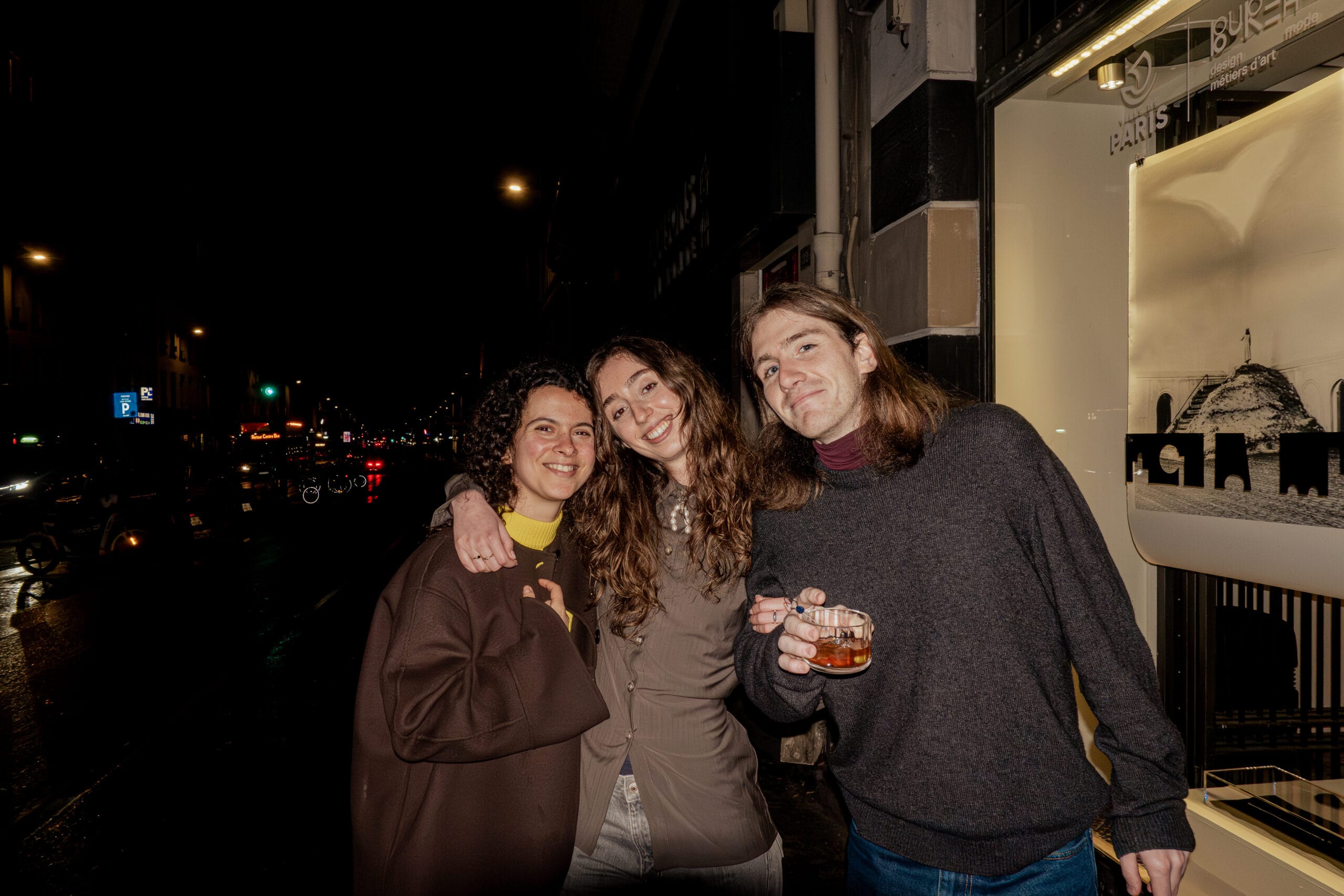 deux femmes avec bijoux en argent et or labelisé fairmined