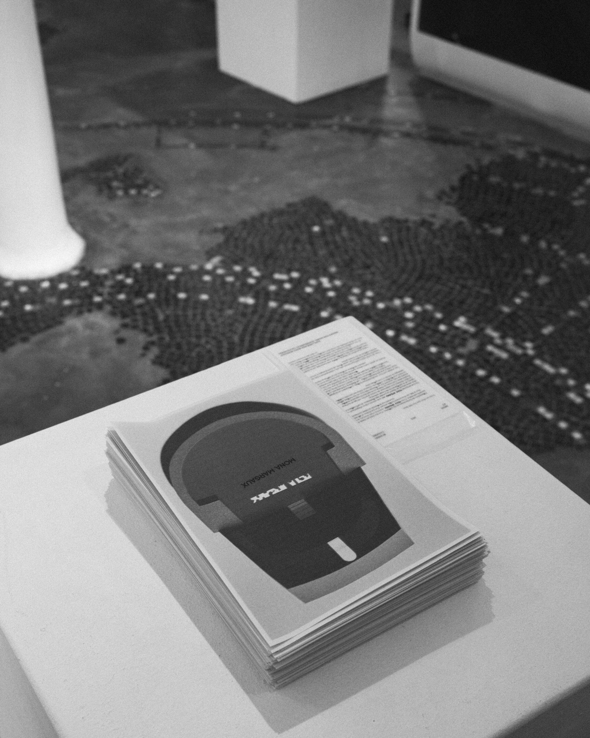 femme de face avec bijoux mona margaux en argent fairmined