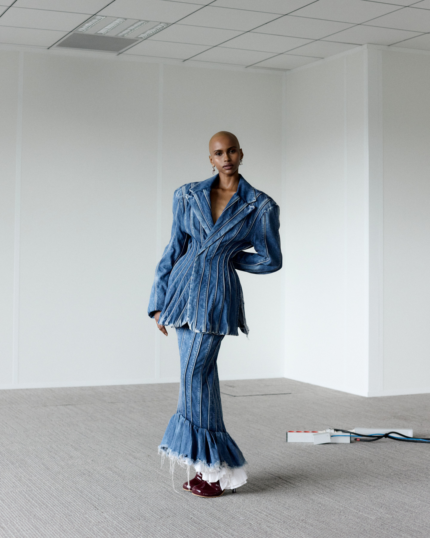 femme de face avec bijoux mona margaux en argent fairmined